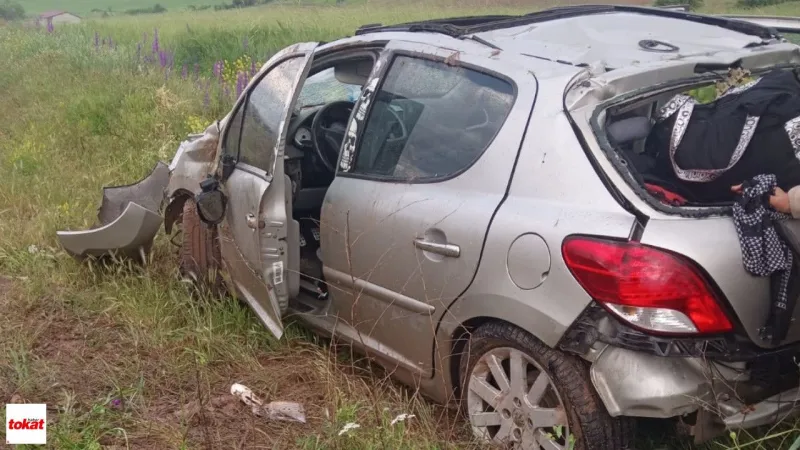 Tokat Zile'de Feci Kaza! Otomobil Tarlaya Uçtu, Aile Yaralandı