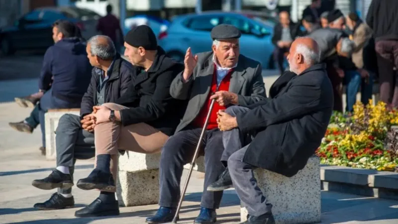 Emekliye Bayram Müjdesi! 3 Ödeme Birden Hesapta!