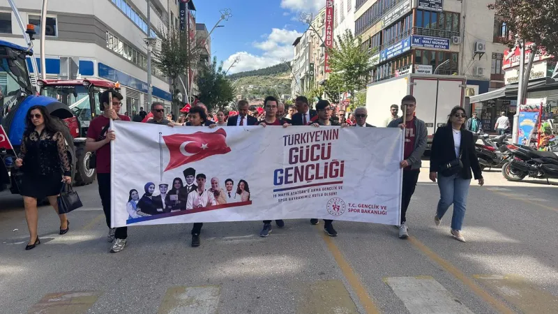 Tokat’ta 19 Mayıs Kutlamaları Çelenk Sunumu ve Kortej ile Başladı
