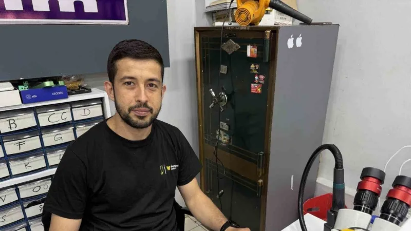 Tokat'ta Batarya Paniği: Telefon Tamircisinde Dumanlar Yükseldi, Su Şişesiyle Müdahale Etti