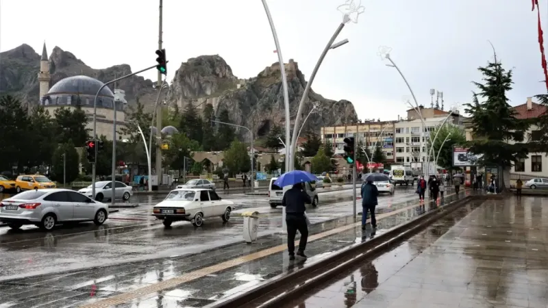 Tokat'ta Bunaltan Sıcaklara Yağmur Arası!