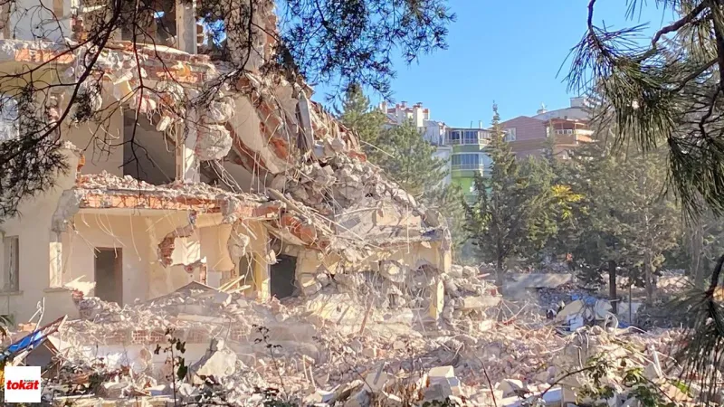 Tokat'ta Korkutan Gelişme: Okullar Yıkılıyor! Neler Oluyor?
