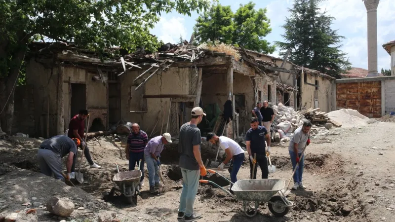 Tokat'ta Kaçak Kazıda Tarihi Keşif: Mozaik Gün Yüzüne Çıkıyor!