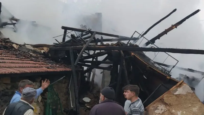 Tokat'ta Köy Evinde Korkunç Yangın! 90 Dakikada Söndürüldü