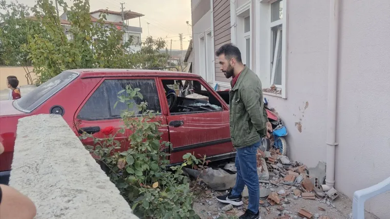 Tokat'ta Feci Kaza: Elektrikli Bisiklet ve Otomobil Çarpıştı!
