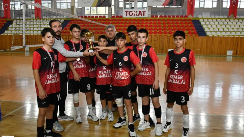 Tokat’ta Yıldız Erkekler Voleybol Şampiyonası Sona Erdi: Kupalar Sahiplerini Buldu