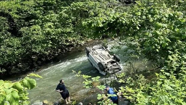 Trabzon'da Feci Kaza! Araç Dereye Uçtu: 2 Ölü, 1 Yaralı!