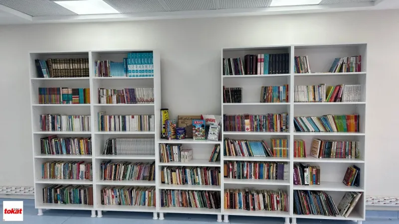 Turhal Atatürk Ortaokulu Kütüphanesi Yepyeni Yüzüyle Açıldı!