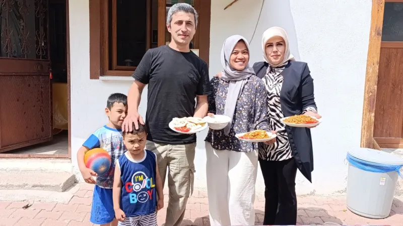 Türk ve Uzakdoğu Asya Mutfağı Birleşti Niksar'da Kapılarını Açtı Egzotik ''Tatlı Kafe'' Asya Mutfağını Niksar'a Taşıdı
