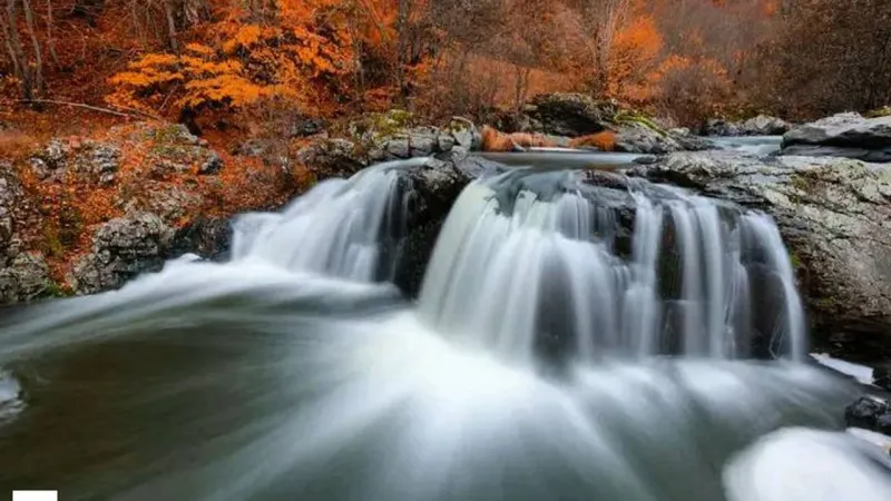 Ünlü Şelalelere Rakip Çıktı! Manavgat'ın Tahtı Sallanacak Tokat'ın Gizli Cenneti Akgüney Şelalesi Sonbaharla Parladı