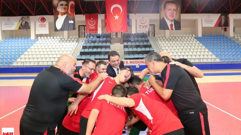 Vali Abdullah Köklü’den Milli Takıma Tatlı Moral!