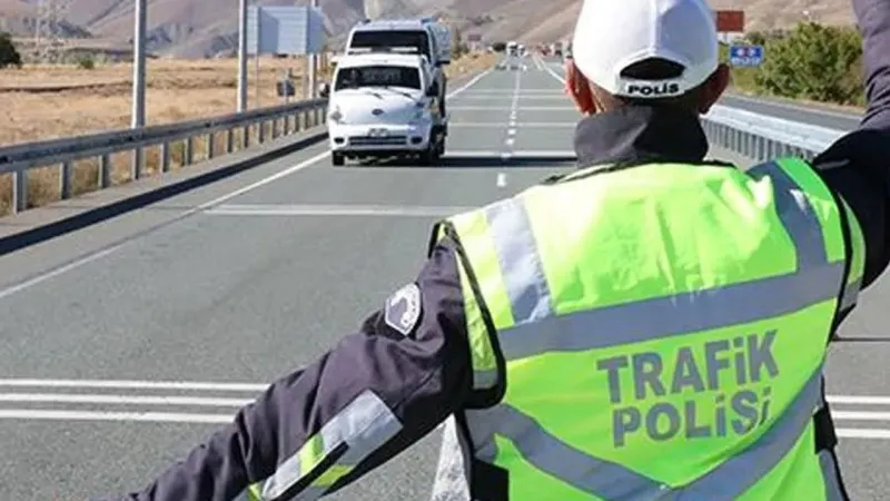 Yeni Mevzuatla Trafik Cezaları Değişiyor: ‘Dur’ İhtarına Uymama Artık Çok Pahalı