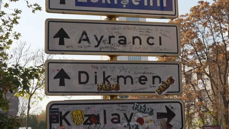 Kızılay Tabelası: Yenisi Takıldı, Kaderi Değişmedi!