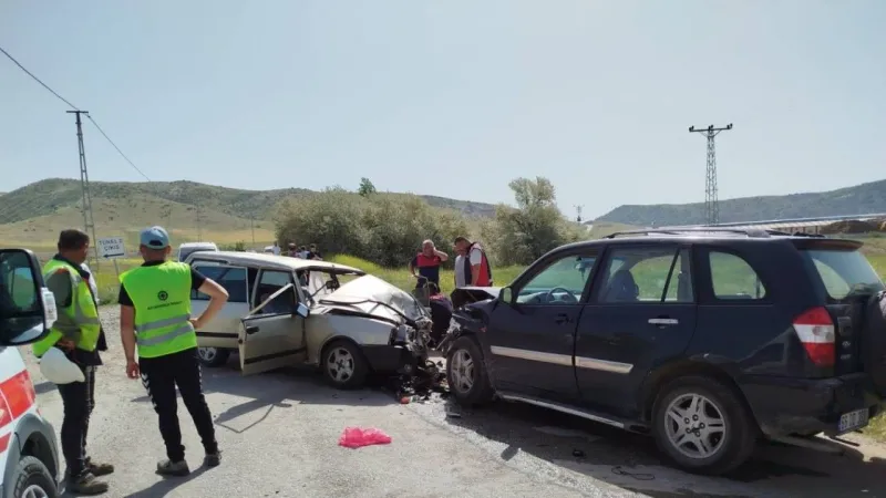 Yerköy’de Korkunç Kaza: Tofaş ile Cip Kafa Kafaya Çarpıştı! 6 Yaralı